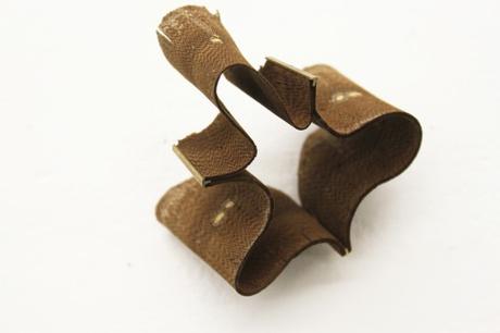 Pilzholz aus Röhrenschicht Längsschnitt, mit Messingverbindungen, in Form getrocknet