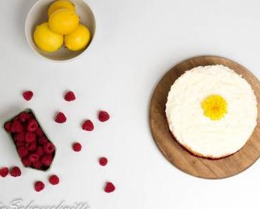 Lemon cake with raspbery filling