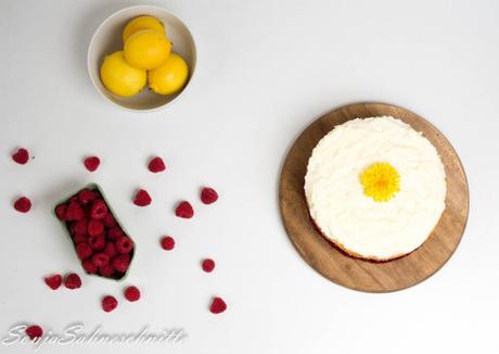 Lemon cake with raspbery filling (10 von 1)