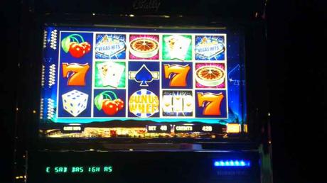 Mann gewinnt 3,1 Millionen Dollar beim Automatenspiel Wheel of Fortune im Palms Casino in Las Vegas