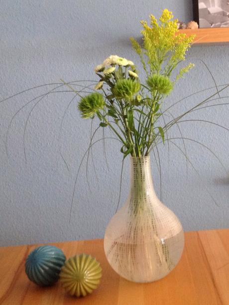 Friday-Flowerday – oder – Viel Vase und ein wenig Grün