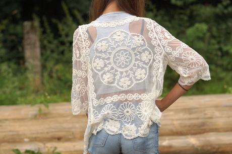 Destroyed Jeans and lace jacket // SheIN