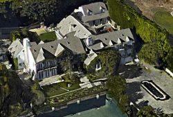 Ansicht der Luxusimmobilie, die Tom Cruise gerade für 38 Millionen Dollar verkauft - aus der Vogelperspektive