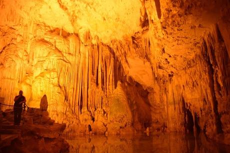 15_Guide-im-Hauptraum-Grotta-di-Nettuno-Neptungrotte-Sardinien-Alghero-Italien
