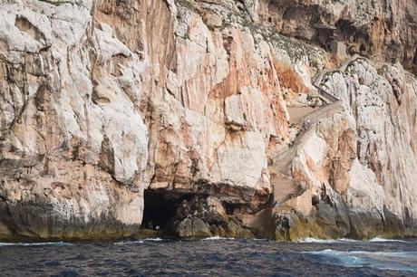 07_Treppe-Escala-del-Cabirol-und-Eingang-zur-Grotta-di-Nettuno-Neptungrotte-Sardinien-Alghero-Italien
