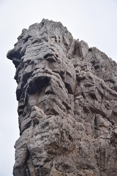 03_Felsgesicht-Klippe-Grotta-di-Nettuno-Neptungrotte-Sardinien-Alghero-Italien