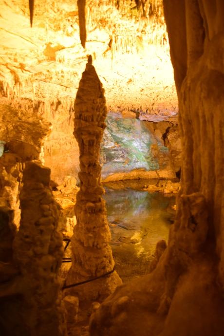 12_Stalagmit-Tropfsteinhoehle-Grotta-di-Nettuno-Neptungrotte-Sardinien-Alghero-Italien