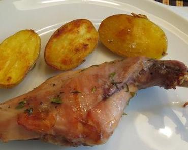 Kaninchenkeulen im Speckmantel aus dem Römertopf