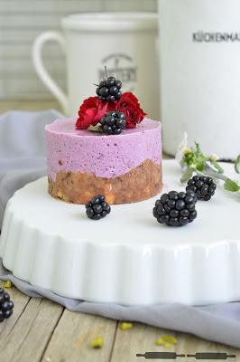 kleine Brombeer Cheesecake Törtchen / Blackberry Cheesecake Cake