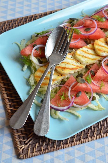 Wassermelonen-Fenchelsalat mit Haloumi (griechischer Grillkäse)