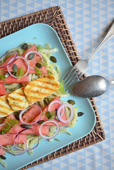 Wassermelonen-Fenchel-Salat mit griechischem Grillkäse (Haloumi)