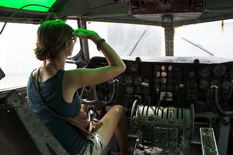 Bina-im-Flugzeug-Cockpit-Bangkok