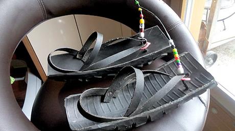 Autoreifen-Sandalen aus Tansania