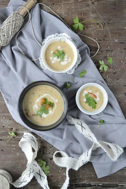 Cremige Eierschwammerl Suppe mit Petersilie und Kartoffeln / Creamy Chanterelle Soup with Parsley