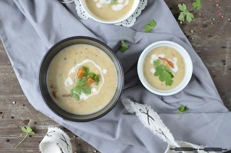 Cremige Eierschwammerl Suppe mit Petersilie und Kartoffeln / Creamy Chanterelle Soup with Parsley