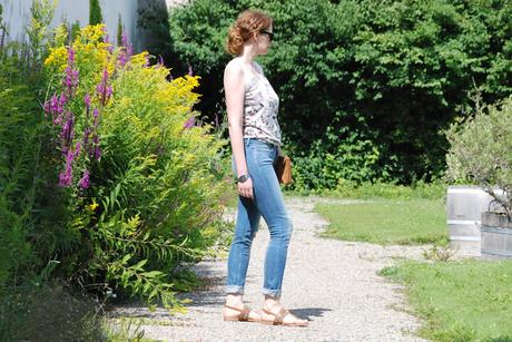 {OOTD} Flowers, Lace and Jeans
