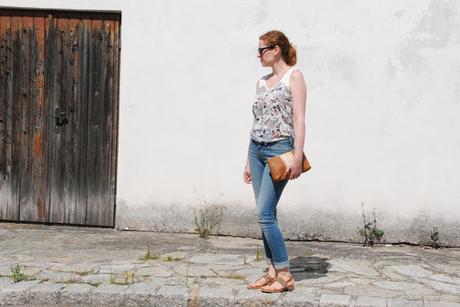 {OOTD} Flowers, Lace and Jeans