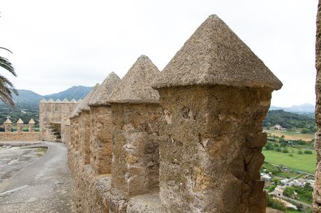 Die Mauern der Wehranlage S’Almudaina d’Artà