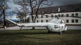 Aufgelassener Hubschrauber Mil Mi-2 im Parkgelände Mietraching in Bad Aibling.