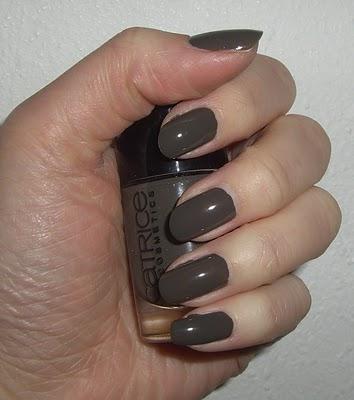 Khaki Nails (Essie Sew Psyched Dupe)