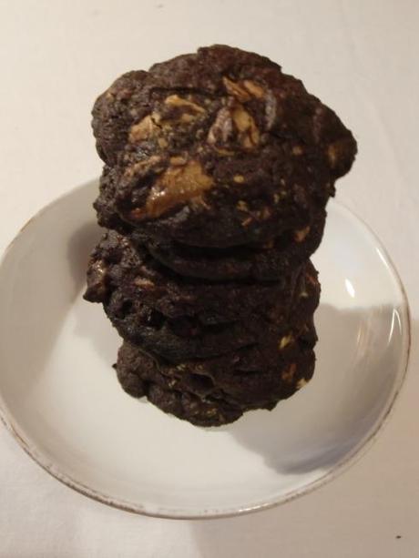 Knusper, Knusper: Double Chocolate Chip Cookies mit weißer Schokolade.