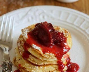 Ricotta-Pancakes mit Zwetschgenkompott