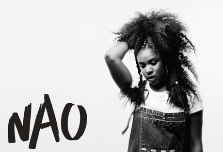 Die britische Neo-Soul Sängerin NAO veröffentlicht ihr Debütalbum „For All We Know“