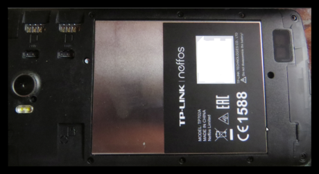 Offene Rückseite des C5 Max mit SIM-Karten slots