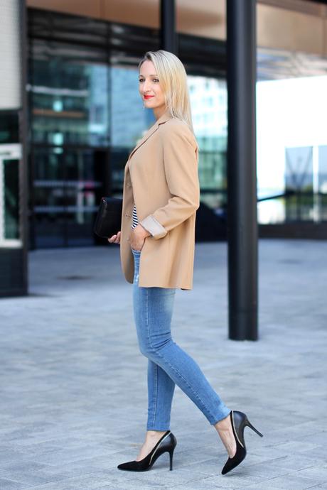 Skinny jeans & camel blazer