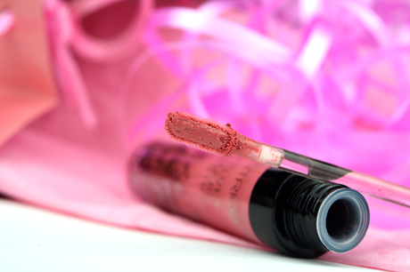 Catrice - Velvet Liquid Lipstick Nuance 02 Retro Rosiness | Applikator