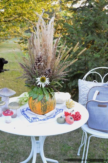 DIY: Kürbisgesteck für den Herbst / Pumpkin Vase with Flowers for Fall #craftythingsbyverena