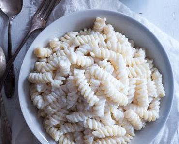 Vanille Milchnudeln mit Cappuccino-Schoko Sauce und Brownie Stückchen { Produktinformation Degustabox }