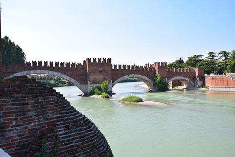 19_Bruecke-Ponte-di-Castelvecchio-Ponte-Scaligero-Etsch-Verona-Italien