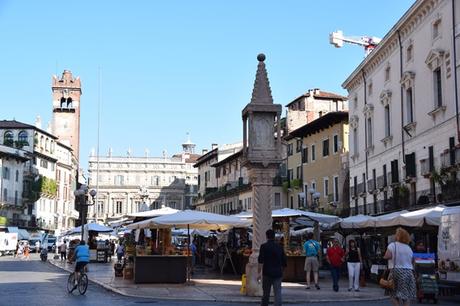 04_Piazza-delle-Erbe-Markt-Verona-Italien