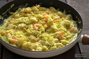 Gnocchi-Lauch-Pfanne mit Curry & Garnelen