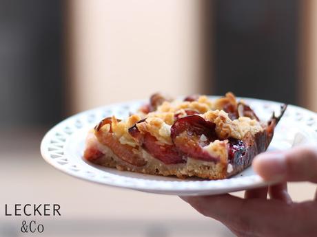 Zwetschgenkuchen mit Mandelstreuseln Zwetschgen, Pflaumen, Blechkuchen, Zwetschgen Blech Kuchen, Blechkuchen, Hefeteig, Streuselkuchen, Zwetschgenstreusel, Zwertschgenstreuselkuchen, Pflaumenkuchen, Herbst, Rezept, Kuchen Rezept, einfach, Hefe, Mandelstreusel, Streusel, Herbstfrüchte, Foodblogger, LECKER&CO, Lecker und co, leckeurndco, Tina Kollmann