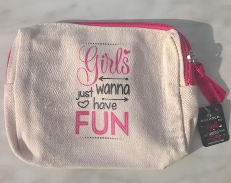 essence Girls just wanna have Fun cosmetic bag 01 all we wanna do is have some fun (LE) + essence Girls just wanna have Fun duo nail polish 03 we're happy together (LE)