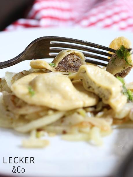 ravioli Ravioli Rezept, Tortellini, Pasta, homemade, selbstgemachte Pasta, Pastateig, Nudelteig, Foodblogger, Rezept, Tina Kollmann, lecker und co, leckerundco, LECKER&Co, lecker co, foodblog fürth, weißer Trüffel, Trüffelfüllung, Frischkäsefüllung, Nudelfüllung, Mandeln, Minze, Zitrone, weißer Trüffel