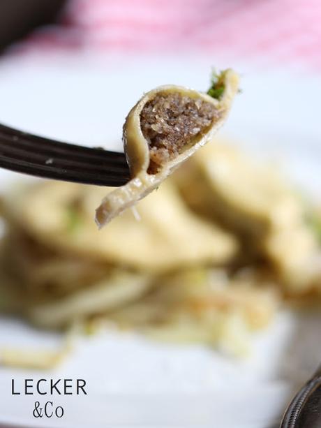 ravioli Ravioli Rezept, Tortellini, Pasta, homemade, selbstgemachte Pasta, Pastateig, Nudelteig, Foodblogger, Rezept, Tina Kollmann, lecker und co, leckerundco, LECKER&Co, lecker co, foodblog fürth, weißer Trüffel, Trüffelfüllung, Frischkäsefüllung, Nudelfüllung, Mandeln, Minze, Zitrone, weißer Trüffel