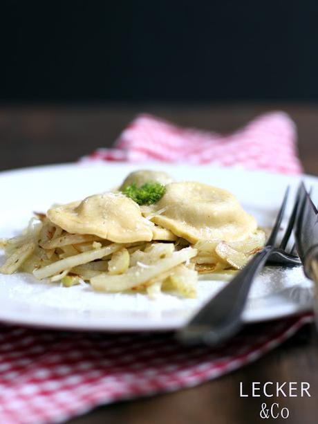 ravioli Ravioli Rezept, Tortellini, Pasta, homemade, selbstgemachte Pasta, Pastateig, Nudelteig, Foodblogger, Rezept, Tina Kollmann, lecker und co, leckerundco, LECKER&Co, lecker co, foodblog fürth, weißer Trüffel, Trüffelfüllung, Frischkäsefüllung, Nudelfüllung, Mandeln, Minze, Zitrone, weißer Trüffel