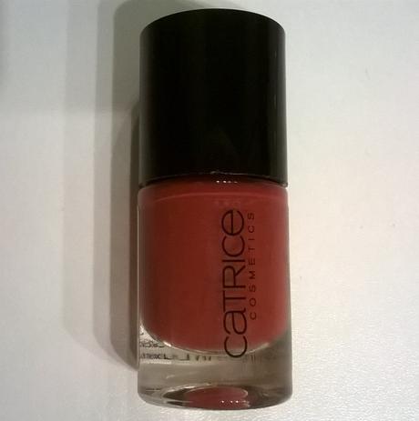 BEAUTÉ PACIFIQUE Stay Outside Suncreen for the Body High SPF 30 + Catrice Ultimate Nail Lacquer 118 Take a Brick