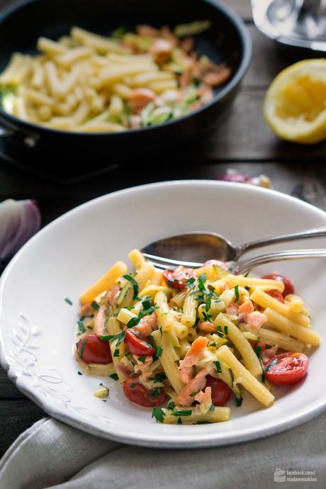 Pasta mit Lachs, Zucchini & Kirschtomaten | Madame Cuisine Rezept