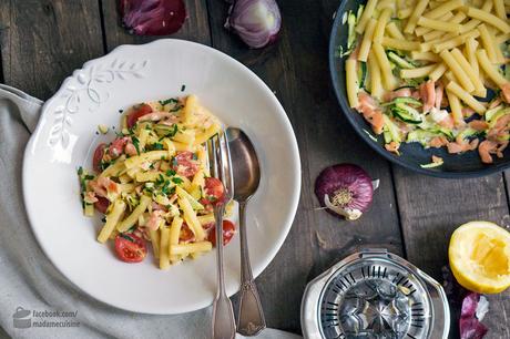 Pasta mit Lachs, Zucchini & Kirschtomaten | Madame Cuisine Rezept