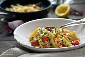 Pasta mit Lachs, Zucchini & Kirschtomaten