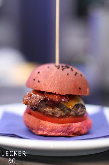 Pretty in Pink - Burger mit Cherry-BBQ-Soße | Kochen auf der Consumenta Pretty in Pink - Burger mit Cherry-BBQ-Soße | Kochen auf der Consumenta