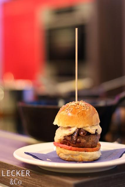Pretty in Pink - Burger mit Cherry-BBQ-Soße | Kochen auf der Consumenta Pretty in Pink - Burger mit Cherry-BBQ-Soße | Kochen auf der Consumenta