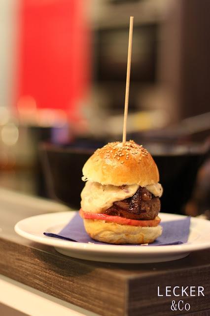 Pretty in Pink - Burger mit Cherry-BBQ-Soße | Kochen auf der Consumenta Pretty in Pink - Burger mit Cherry-BBQ-Soße | Kochen auf der Consumenta