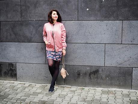 winter flower dress bodycon bomber satin pink sneakers winter tights blush rose streetstyle berlin blogger samieze deutschland
