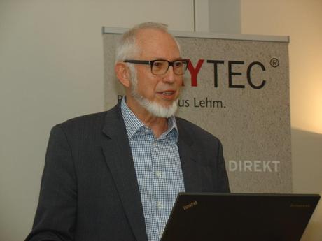 Lehmbau-Urgestein: Professor Manfred Gerner
