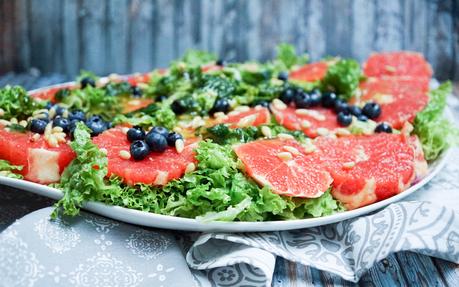 #foodinspo - Green Salad with Blueberries, Grapefruit, Honey and Mint